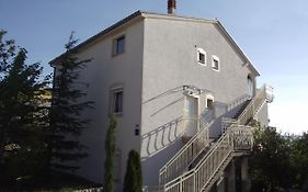 Apartments With A Parking Space Novi Vinodolski - 15823